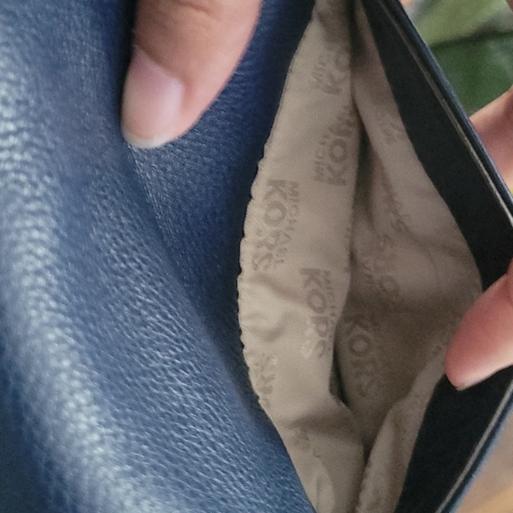 Michael Kors Crossbody Purse - Picture 11 of 12